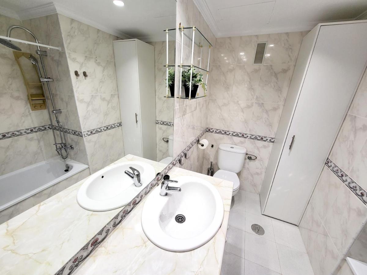 Apartamento Torre De La Roca Actual Торремолінос Екстер'єр фото